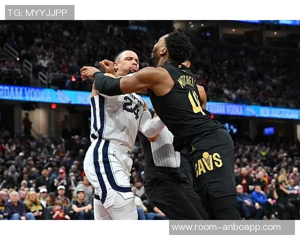 狄龙谈米切尔进攻多样性强调减少对手罚球机会的重要性 狄龙谈米切尔进攻多样性强调减少对手罚球机会的重要性