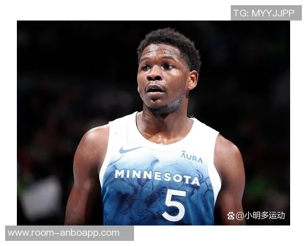 爱德华兹第三节狂轰21分全场最高35分助球队取得胜利表现惊艳